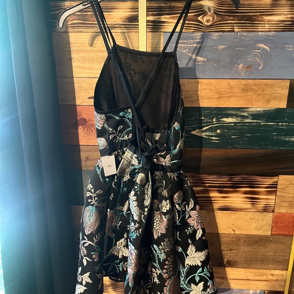 NWT Kimchi Blue || woman’s Hidden Dragon Jacquard Mini Dress Size: 4 - Picture 5 of 7